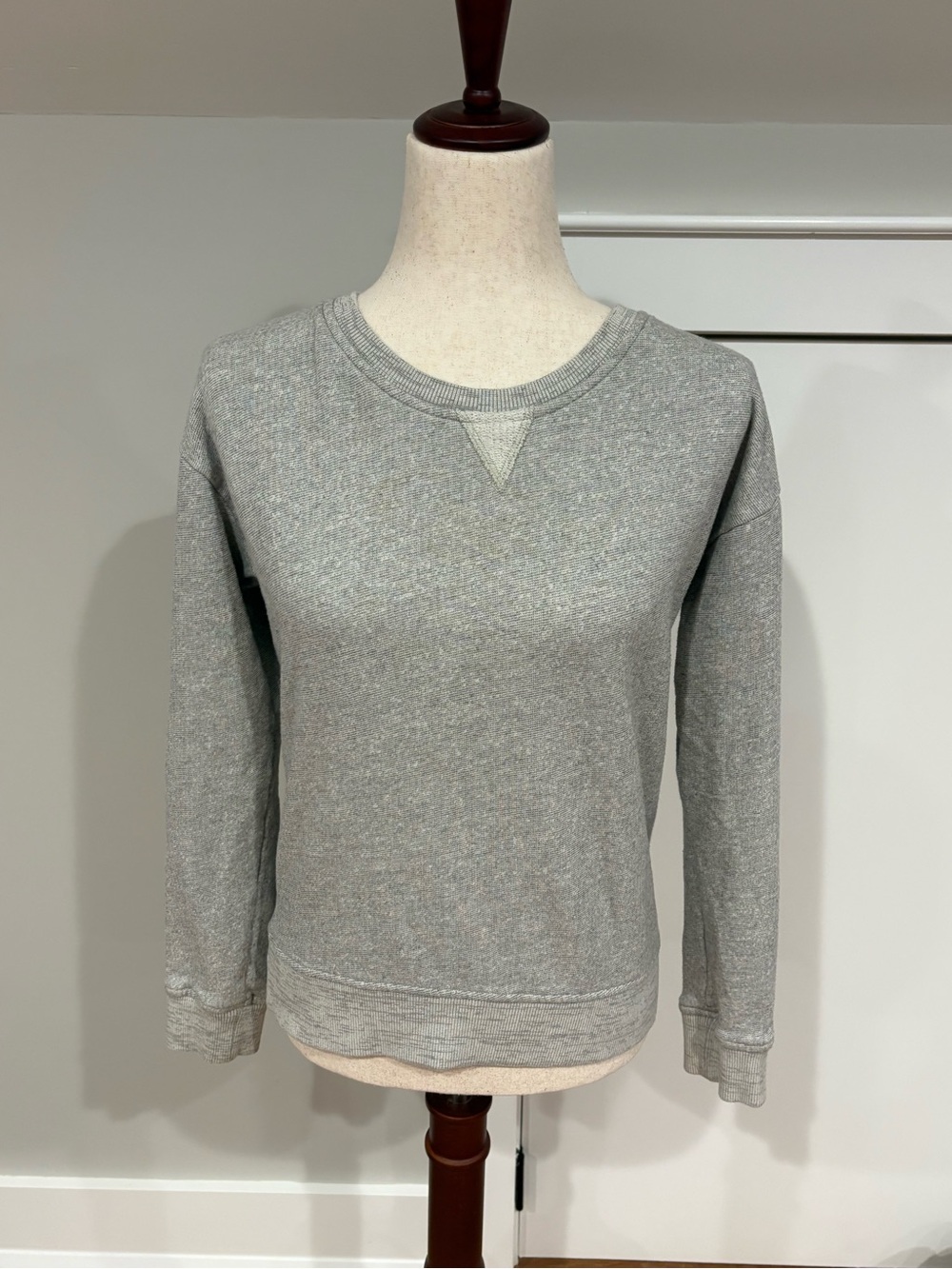 Alternative Crewneck Sweatshirt in Heather Gray size Medium